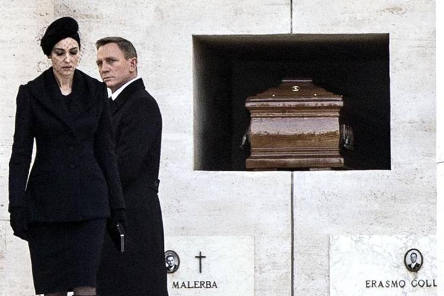 Con Daniel Craig sul set di &#39;Spectre&#39;, l&#39;ultimo capitolo della saga cinematografica di James Bond. (Olycom)